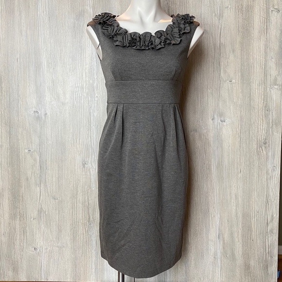 Woman’s London Times grey sleeveless dress with scoop ruffle neckline size 6 - Picture 1 of 6